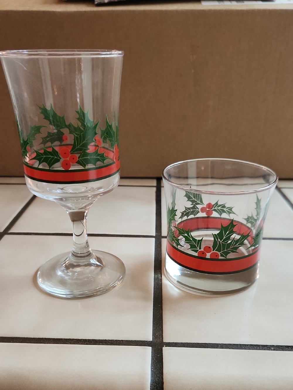 Holiday Holly Glasses - Set of 4 Tall And 4 Short